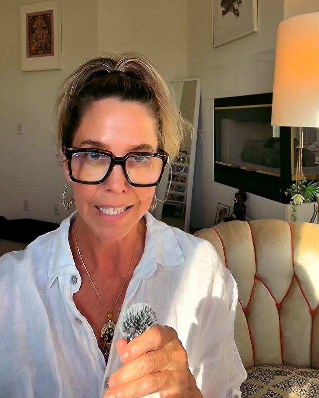 Pamela in the video: AI for beginners: Use this ChatGPT and Notion tip & never miss a task again