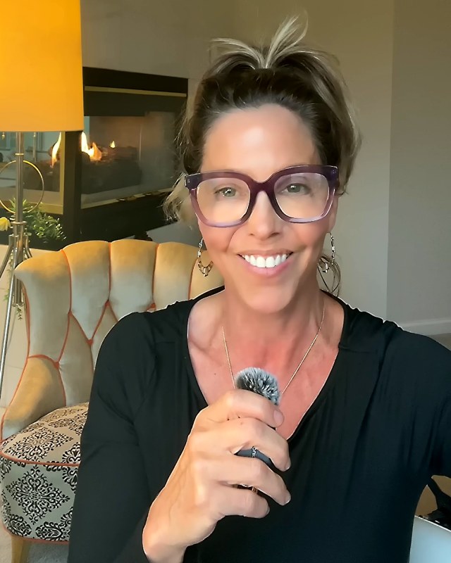 Pamela in the video: ChatGPT can now build charts, buttons, forms and calculators